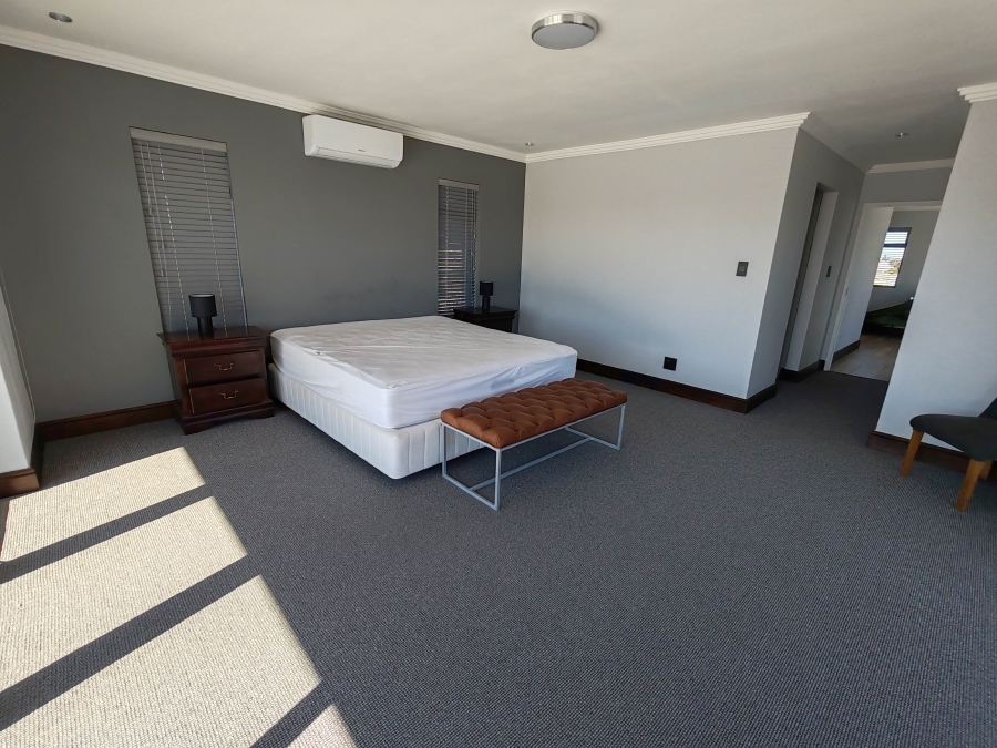 7 Bedroom Property for Sale in Perlemoenbaai Western Cape